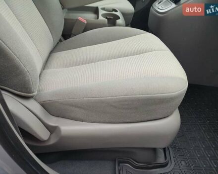 Серый Киа Карнивал, объемом двигателя 2.2 л и пробегом 174 тыс. км за 9999 $, фото 9 на Automoto.ua