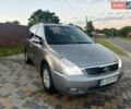 Серый Киа Карнивал, объемом двигателя 2.2 л и пробегом 322 тыс. км за 10800 $, фото 1 на Automoto.ua