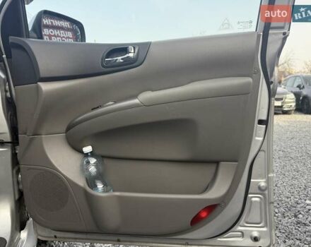 Серый Киа Карнивал, объемом двигателя 2.2 л и пробегом 264 тыс. км за 11000 $, фото 15 на Automoto.ua