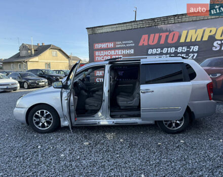 Серый Киа Карнивал, объемом двигателя 2.2 л и пробегом 273 тыс. км за 9999 $, фото 2 на Automoto.ua