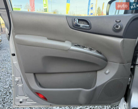 Серый Киа Карнивал, объемом двигателя 2.2 л и пробегом 273 тыс. км за 9999 $, фото 15 на Automoto.ua