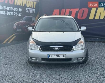 Серый Киа Карнивал, объемом двигателя 2.2 л и пробегом 264 тыс. км за 11000 $, фото 2 на Automoto.ua