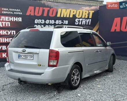 Серый Киа Карнивал, объемом двигателя 2.2 л и пробегом 264 тыс. км за 11000 $, фото 6 на Automoto.ua