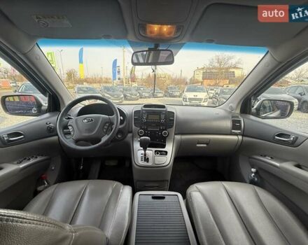 Серый Киа Карнивал, объемом двигателя 2.2 л и пробегом 264 тыс. км за 11000 $, фото 17 на Automoto.ua
