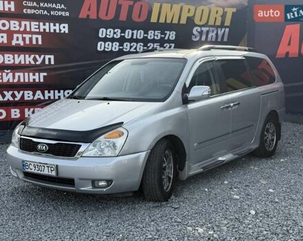 Серый Киа Карнивал, объемом двигателя 2.2 л и пробегом 264 тыс. км за 11000 $, фото 1 на Automoto.ua