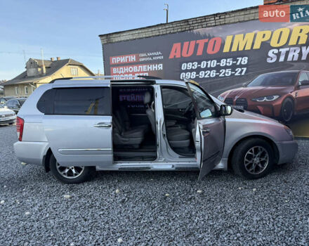 Серый Киа Карнивал, объемом двигателя 2.2 л и пробегом 273 тыс. км за 9999 $, фото 3 на Automoto.ua