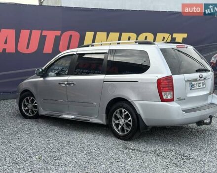 Серый Киа Карнивал, объемом двигателя 2.2 л и пробегом 264 тыс. км за 11000 $, фото 4 на Automoto.ua