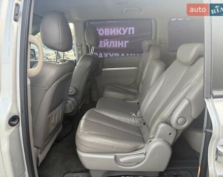 Серый Киа Карнивал, объемом двигателя 2.2 л и пробегом 264 тыс. км за 11000 $, фото 13 на Automoto.ua