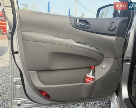 Серый Киа Карнивал, объемом двигателя 2.2 л и пробегом 264 тыс. км за 11000 $, фото 12 на Automoto.ua