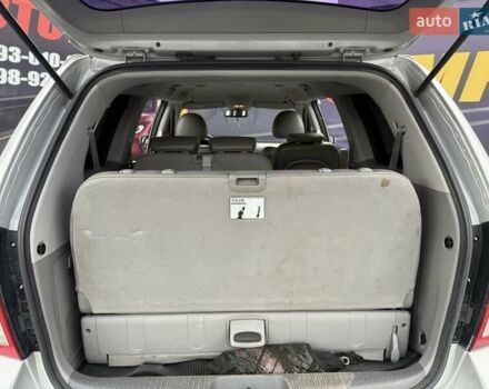 Серый Киа Карнивал, объемом двигателя 2.2 л и пробегом 264 тыс. км за 11000 $, фото 21 на Automoto.ua
