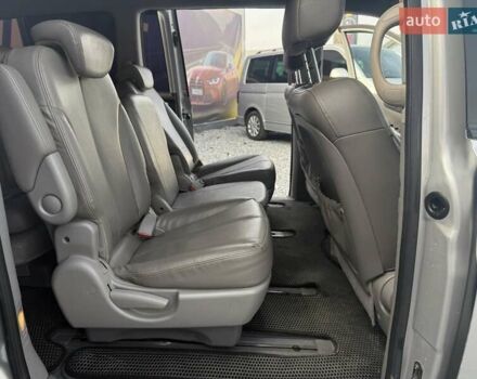 Серый Киа Карнивал, объемом двигателя 2.2 л и пробегом 264 тыс. км за 11000 $, фото 14 на Automoto.ua