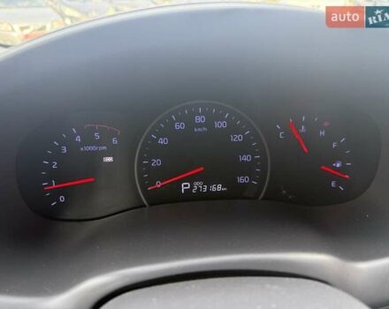 Серый Киа Карнивал, объемом двигателя 2.2 л и пробегом 264 тыс. км за 11000 $, фото 19 на Automoto.ua