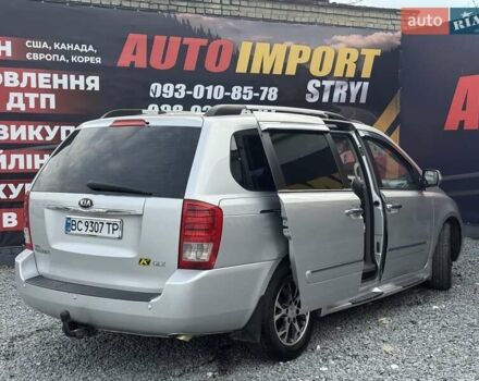 Серый Киа Карнивал, объемом двигателя 2.2 л и пробегом 264 тыс. км за 11000 $, фото 10 на Automoto.ua