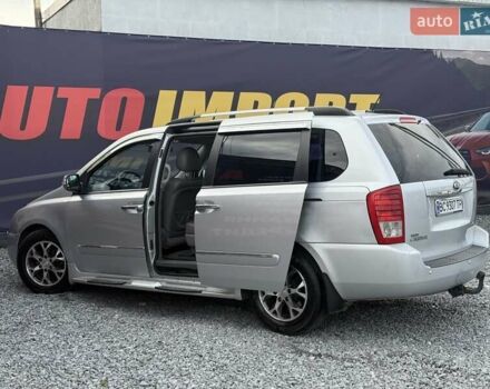 Серый Киа Карнивал, объемом двигателя 2.2 л и пробегом 264 тыс. км за 11000 $, фото 9 на Automoto.ua