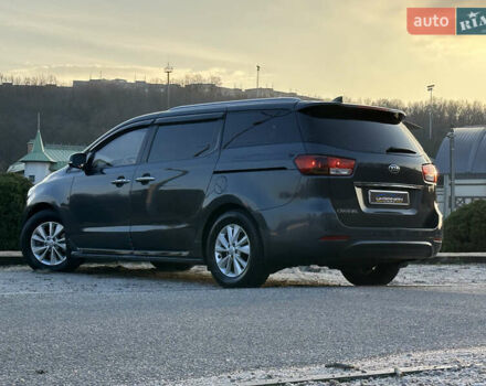 Сірий Кіа Карнівал, об'ємом двигуна 2.2 л та пробігом 187 тис. км за 17400 $, фото 5 на Automoto.ua