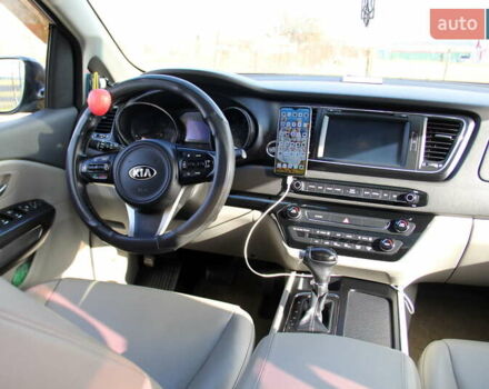 Серый Киа Карнивал, объемом двигателя 2.2 л и пробегом 256 тыс. км за 24800 $, фото 22 на Automoto.ua