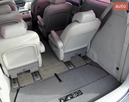 Серый Киа Карнивал, объемом двигателя 2.2 л и пробегом 256 тыс. км за 24800 $, фото 13 на Automoto.ua