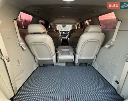 Сірий Кіа Карнівал, об'ємом двигуна 2.2 л та пробігом 187 тис. км за 17400 $, фото 18 на Automoto.ua