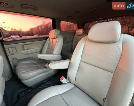 Сірий Кіа Карнівал, об'ємом двигуна 2.2 л та пробігом 187 тис. км за 17400 $, фото 21 на Automoto.ua