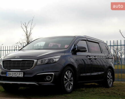 Серый Киа Карнивал, объемом двигателя 2.2 л и пробегом 256 тыс. км за 24800 $, фото 3 на Automoto.ua