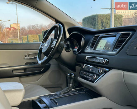 Сірий Кіа Карнівал, об'ємом двигуна 2.2 л та пробігом 187 тис. км за 17400 $, фото 10 на Automoto.ua