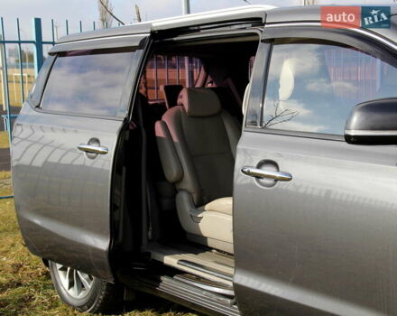 Серый Киа Карнивал, объемом двигателя 2.2 л и пробегом 256 тыс. км за 24800 $, фото 26 на Automoto.ua