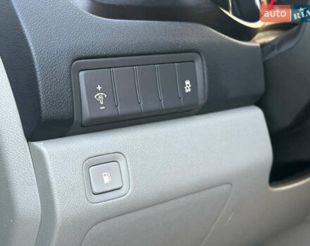 Сірий Кіа Карнівал, об'ємом двигуна 2.2 л та пробігом 187 тис. км за 17400 $, фото 16 на Automoto.ua