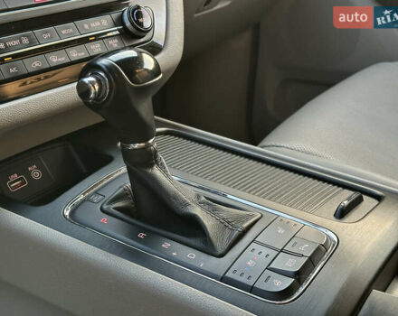 Сірий Кіа Карнівал, об'ємом двигуна 2.2 л та пробігом 187 тис. км за 17400 $, фото 23 на Automoto.ua