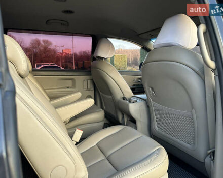 Сірий Кіа Карнівал, об'ємом двигуна 2.2 л та пробігом 187 тис. км за 17400 $, фото 20 на Automoto.ua