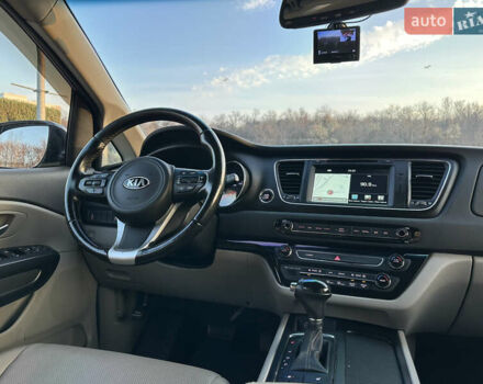 Сірий Кіа Карнівал, об'ємом двигуна 2.2 л та пробігом 187 тис. км за 17400 $, фото 8 на Automoto.ua