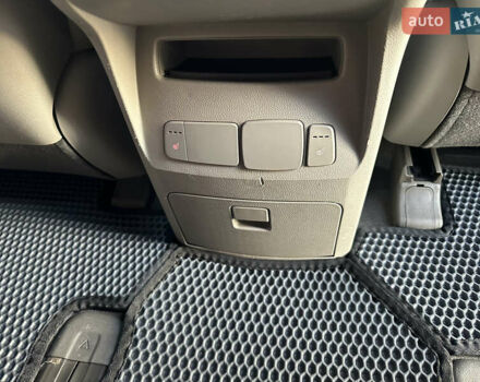 Сірий Кіа Карнівал, об'ємом двигуна 2.2 л та пробігом 187 тис. км за 17400 $, фото 19 на Automoto.ua