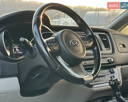 Сірий Кіа Карнівал, об'ємом двигуна 2.2 л та пробігом 187 тис. км за 17400 $, фото 7 на Automoto.ua