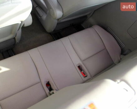 Серый Киа Карнивал, объемом двигателя 2.2 л и пробегом 256 тыс. км за 24800 $, фото 16 на Automoto.ua