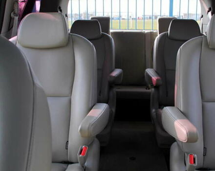 Серый Киа Карнивал, объемом двигателя 2.2 л и пробегом 256 тыс. км за 24800 $, фото 17 на Automoto.ua