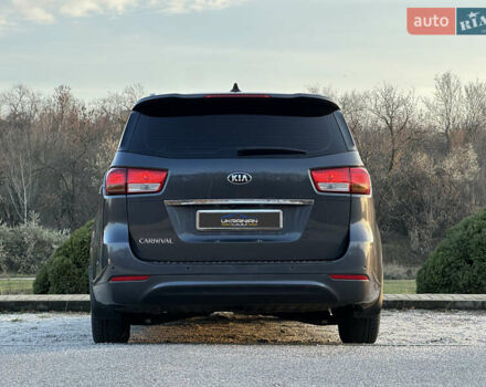 Сірий Кіа Карнівал, об'ємом двигуна 2.2 л та пробігом 187 тис. км за 17400 $, фото 6 на Automoto.ua