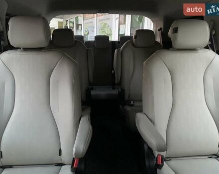 Серый Киа Карнивал, объемом двигателя 2.15 л и пробегом 81 тыс. км за 30950 $, фото 22 на Automoto.ua