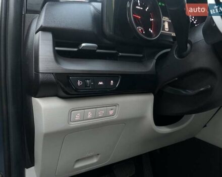 Серый Киа Карнивал, объемом двигателя 2.15 л и пробегом 81 тыс. км за 30950 $, фото 9 на Automoto.ua