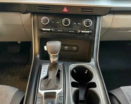 Серый Киа Карнивал, объемом двигателя 2.2 л и пробегом 153 тыс. км за 25000 $, фото 12 на Automoto.ua