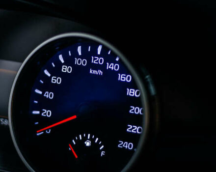 Сірий Кіа Карнівал, об'ємом двигуна 2.2 л та пробігом 147 тис. км за 33999 $, фото 56 на Automoto.ua