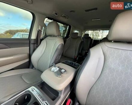 Серый Киа Карнивал, объемом двигателя 2.2 л и пробегом 12 тыс. км за 57000 $, фото 32 на Automoto.ua