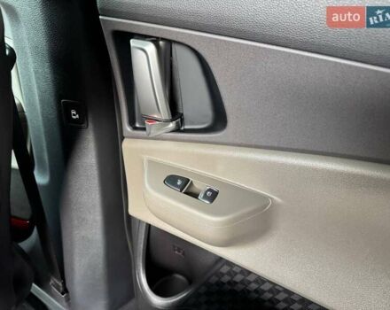 Серый Киа Карнивал, объемом двигателя 2.2 л и пробегом 12 тыс. км за 57000 $, фото 37 на Automoto.ua