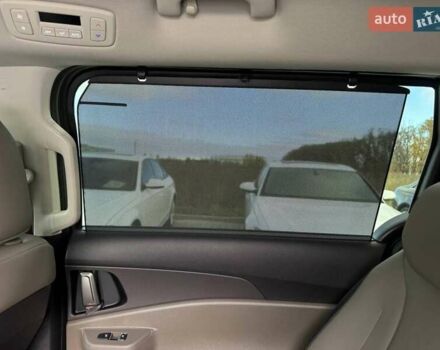 Серый Киа Карнивал, объемом двигателя 2.2 л и пробегом 12 тыс. км за 57000 $, фото 38 на Automoto.ua