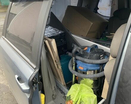 Серый Киа Карнивал, объемом двигателя 2.7 л и пробегом 365 тыс. км за 6500 $, фото 6 на Automoto.ua