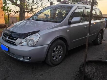 Киа Карнивал 2007 в Петропавловке на Automoto.ua Серый Киа Карнивал, объемом двигателя 2.9 л и пробегом 150 тыс. км за 9500 $, фото 1 на Automoto.ua