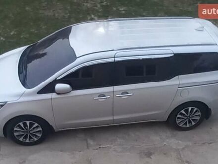 Киа Карнивал 2014 в Умани на Automoto.ua Серый Киа Карнивал, объемом двигателя 2.2 л и пробегом 245 тыс. км за 18888 $, фото 1 на Automoto.ua