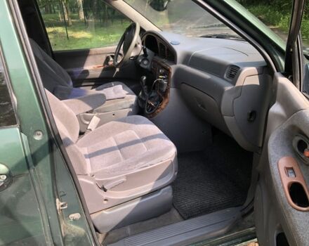 Зеленый Киа Карнивал, объемом двигателя 2.9 л и пробегом 250 тыс. км за 3200 $, фото 5 на Automoto.ua