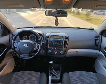 Серый Киа Сид, объемом двигателя 0 л и пробегом 226 тыс. км за 5990 $, фото 6 на Automoto.ua