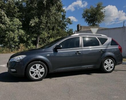 Серый Киа Сид, объемом двигателя 1.4 л и пробегом 200 тыс. км за 6000 $, фото 5 на Automoto.ua