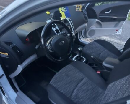 Киа Сид 2007 в Днепре (Днепропетровске) на Automoto.ua Белый Киа Сид, объемом двигателя 1.6 л и пробегом 220 тыс. км за 5700 $, фото 13 на Automoto.ua