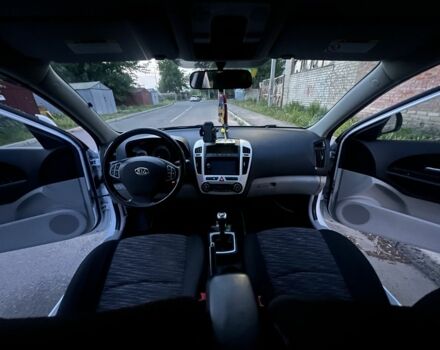 Киа Сид 2007 в Днепре (Днепропетровске) на Automoto.ua Белый Киа Сид, объемом двигателя 1.6 л и пробегом 220 тыс. км за 5700 $, фото 11 на Automoto.ua